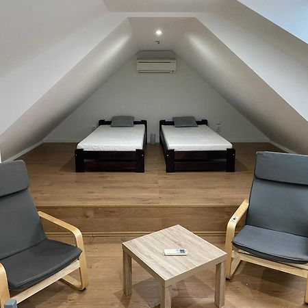 Spacious Apartment In Town Centre Nové Zámky المظهر الخارجي الصورة