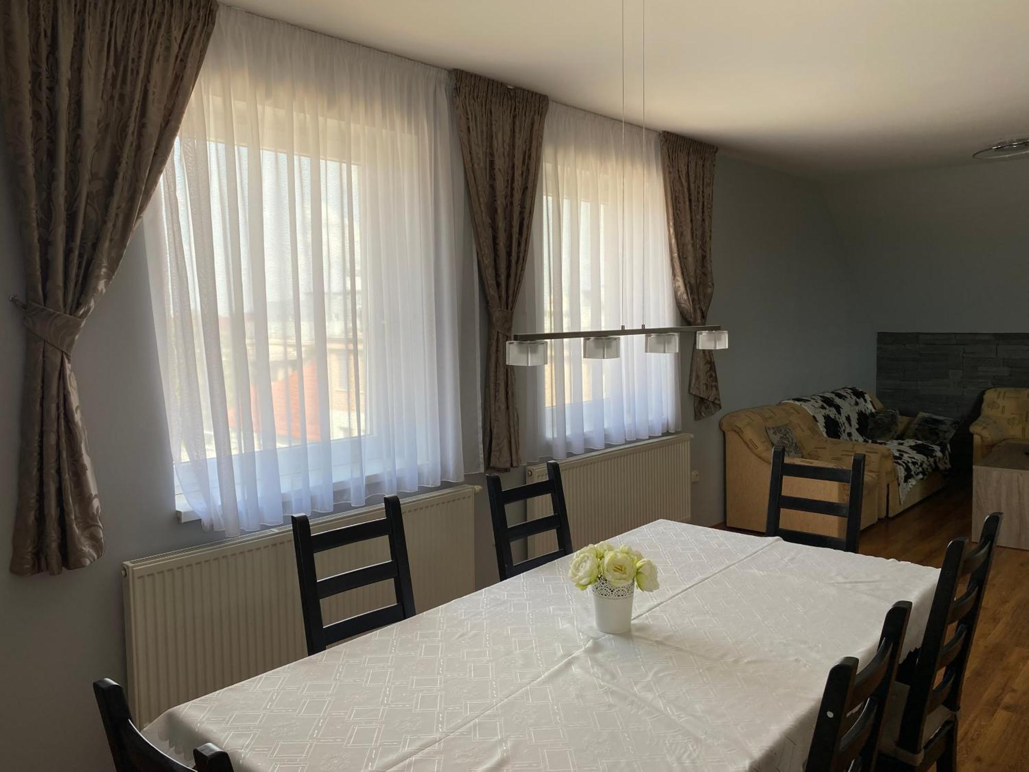 Spacious Apartment In Town Centre Nové Zámky المظهر الخارجي الصورة