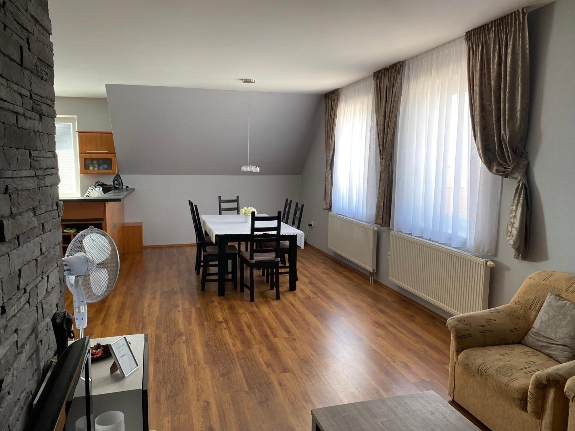 Spacious Apartment In Town Centre Nové Zámky المظهر الخارجي الصورة