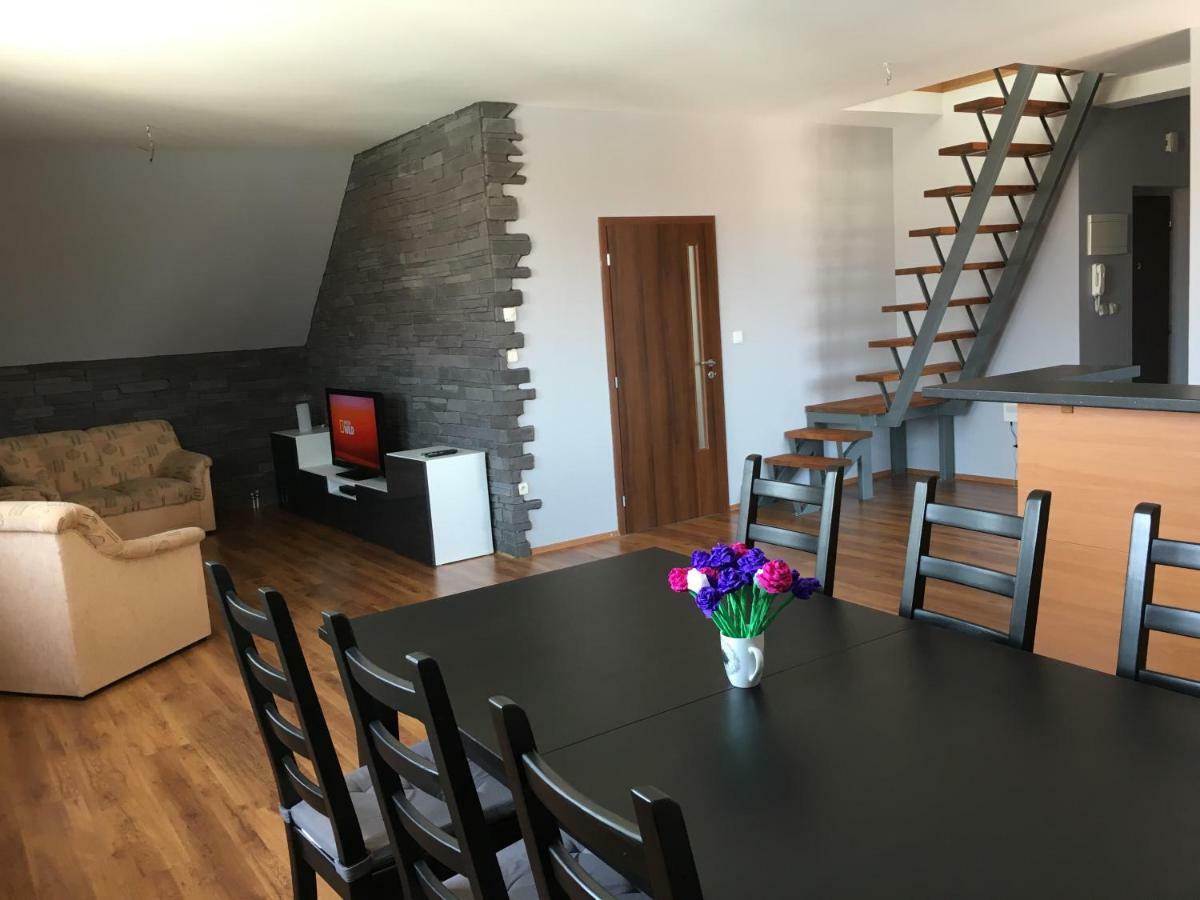 Spacious Apartment In Town Centre Nové Zámky المظهر الخارجي الصورة